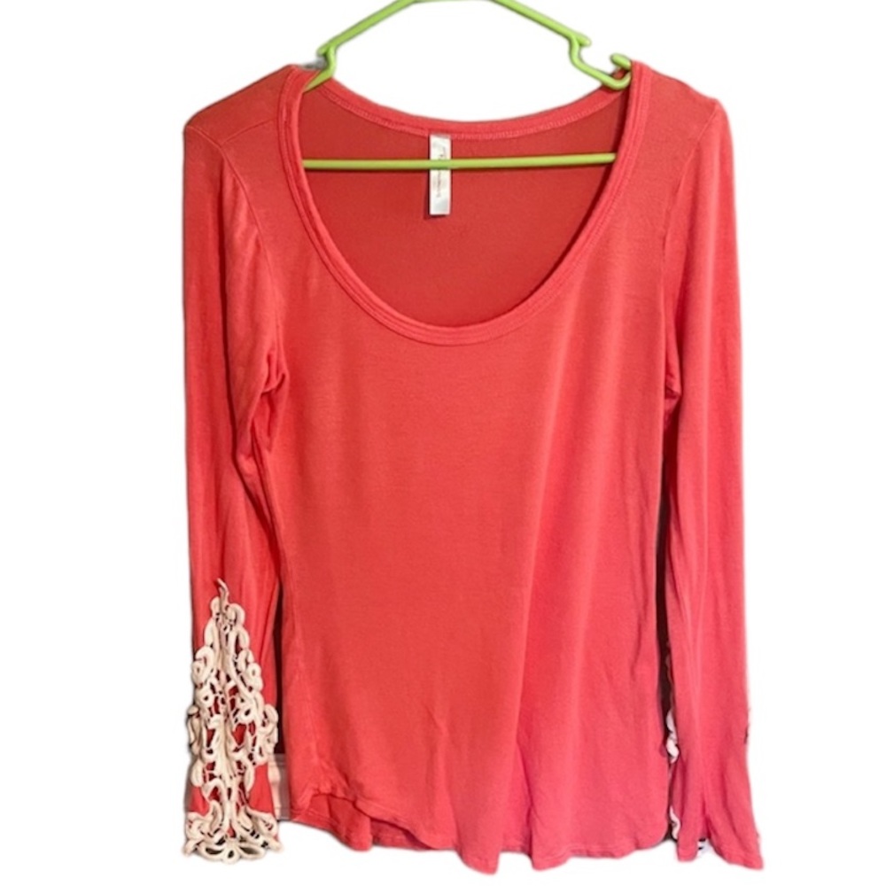 ⭐️4 for $10⭐️ Coral Crochet Sleeve Long Sleeve Shirt.  Women’s Large Tee.